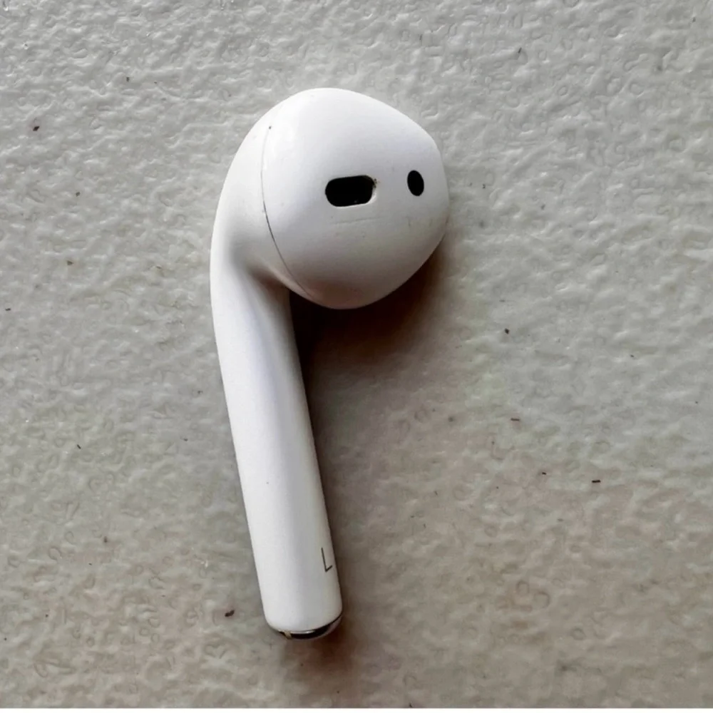 Apple left ear