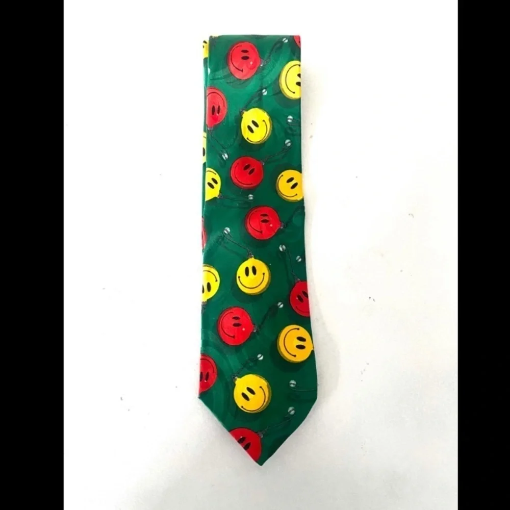 honors men’s smiley