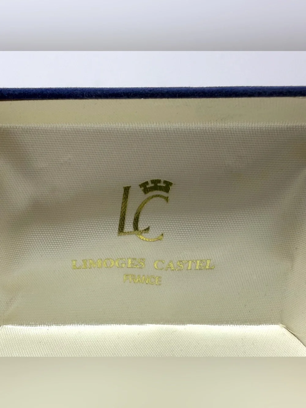 Limoges comes tie