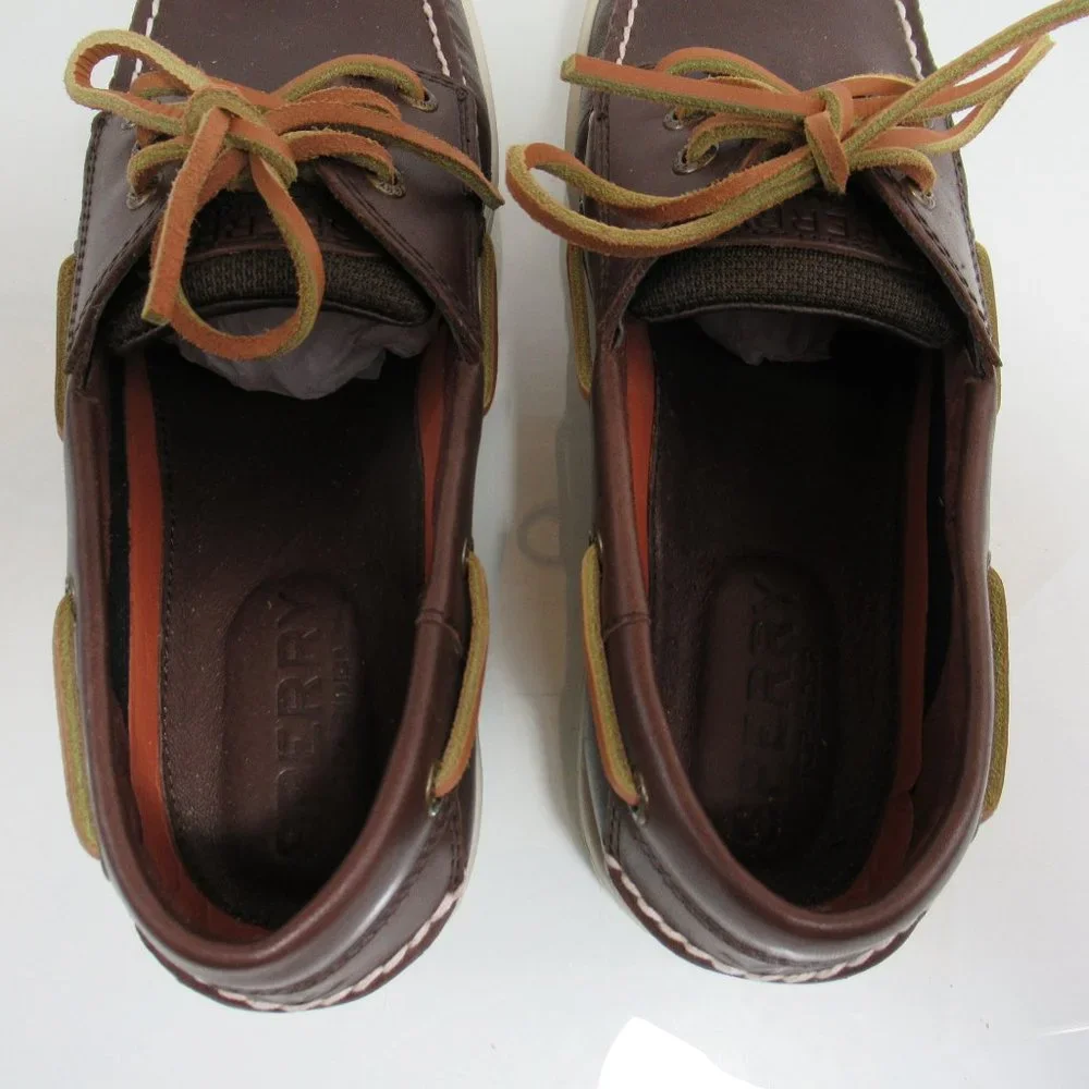 Sperry men top