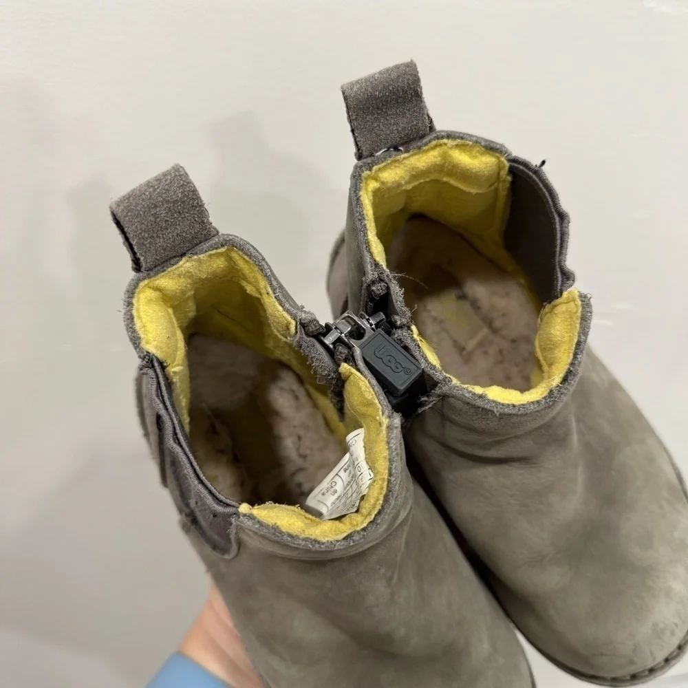 UGG kids nubuck