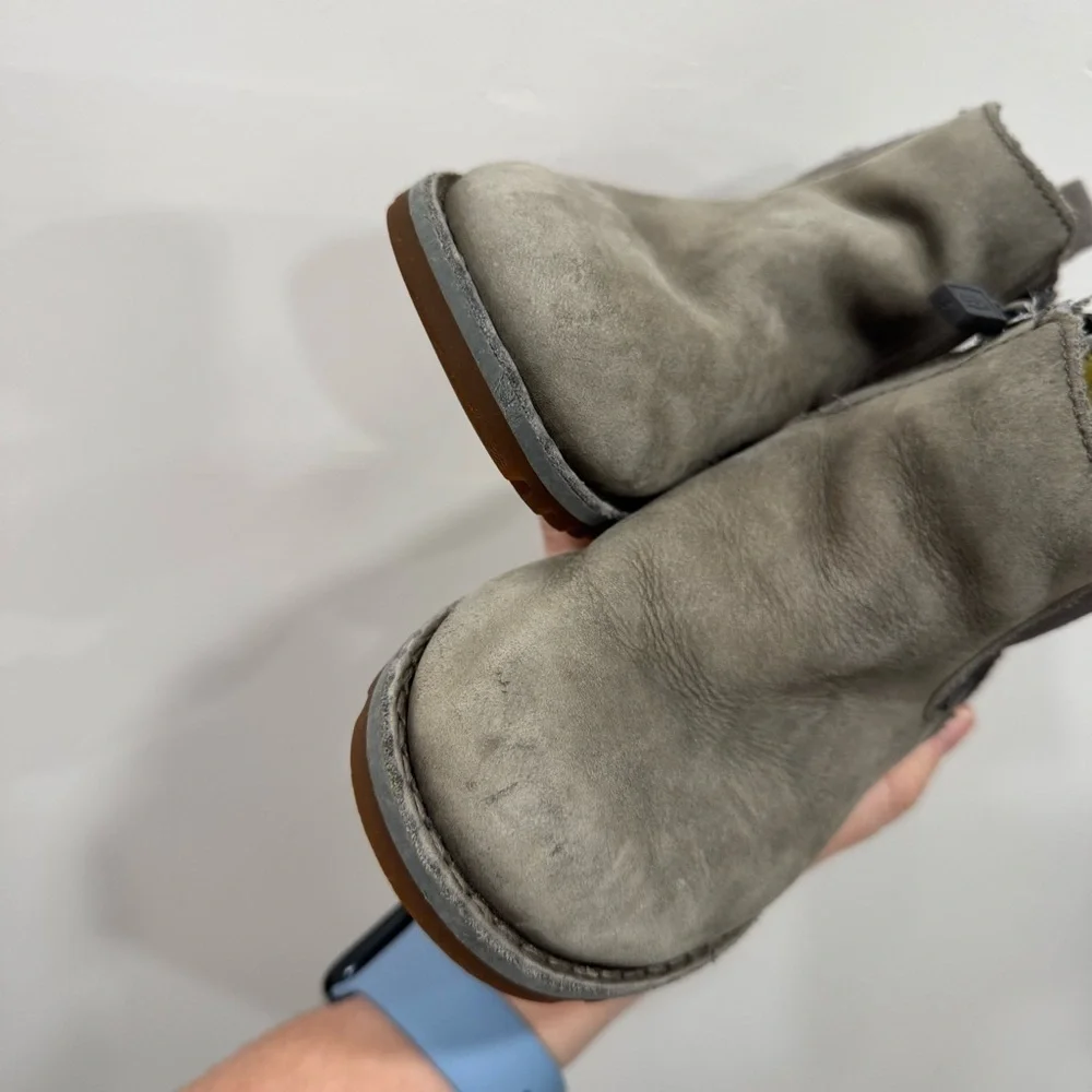 UGG kids nubuck