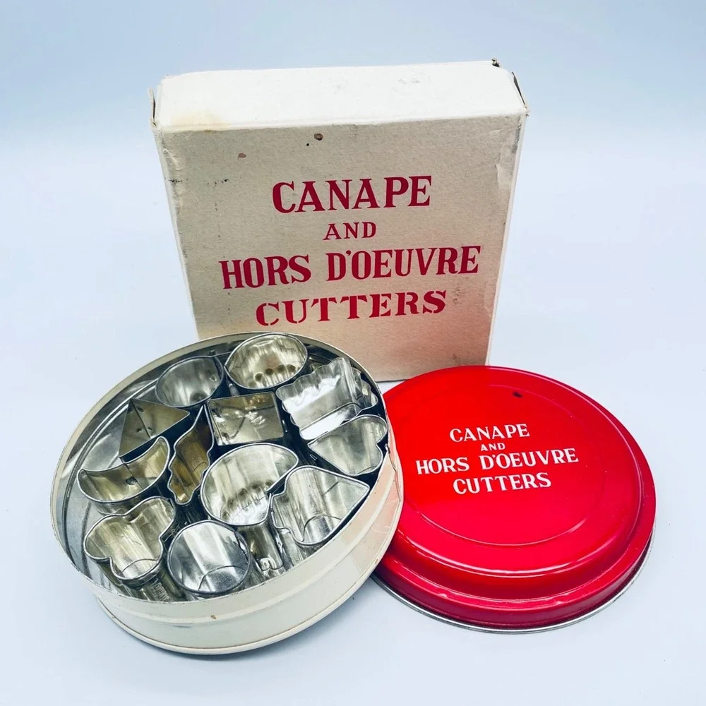 Vintag‎ Canape Cutters in original Tin and Box