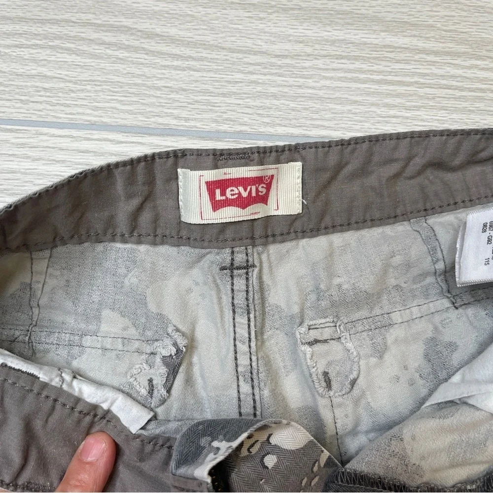Levis levi’s gray