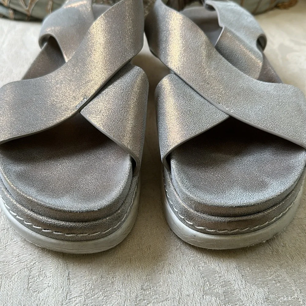 J Slides stylish black