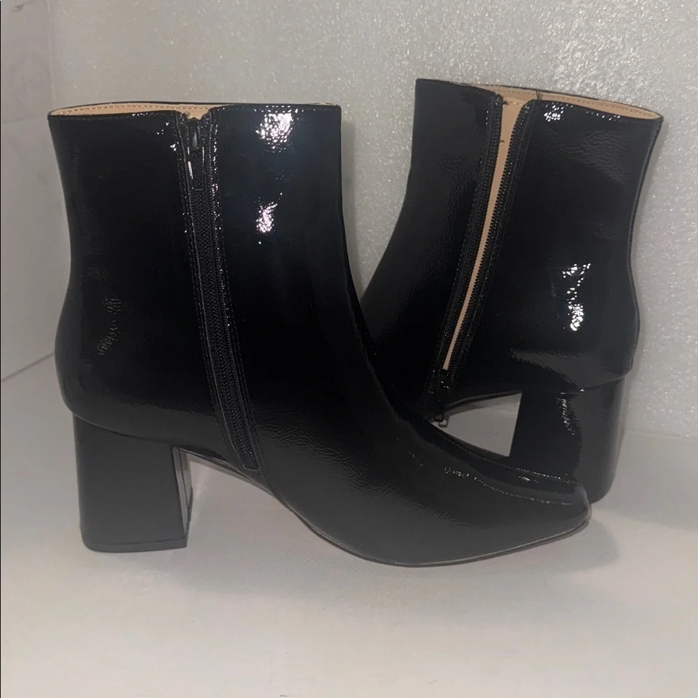 Journee Collection sleek stylish