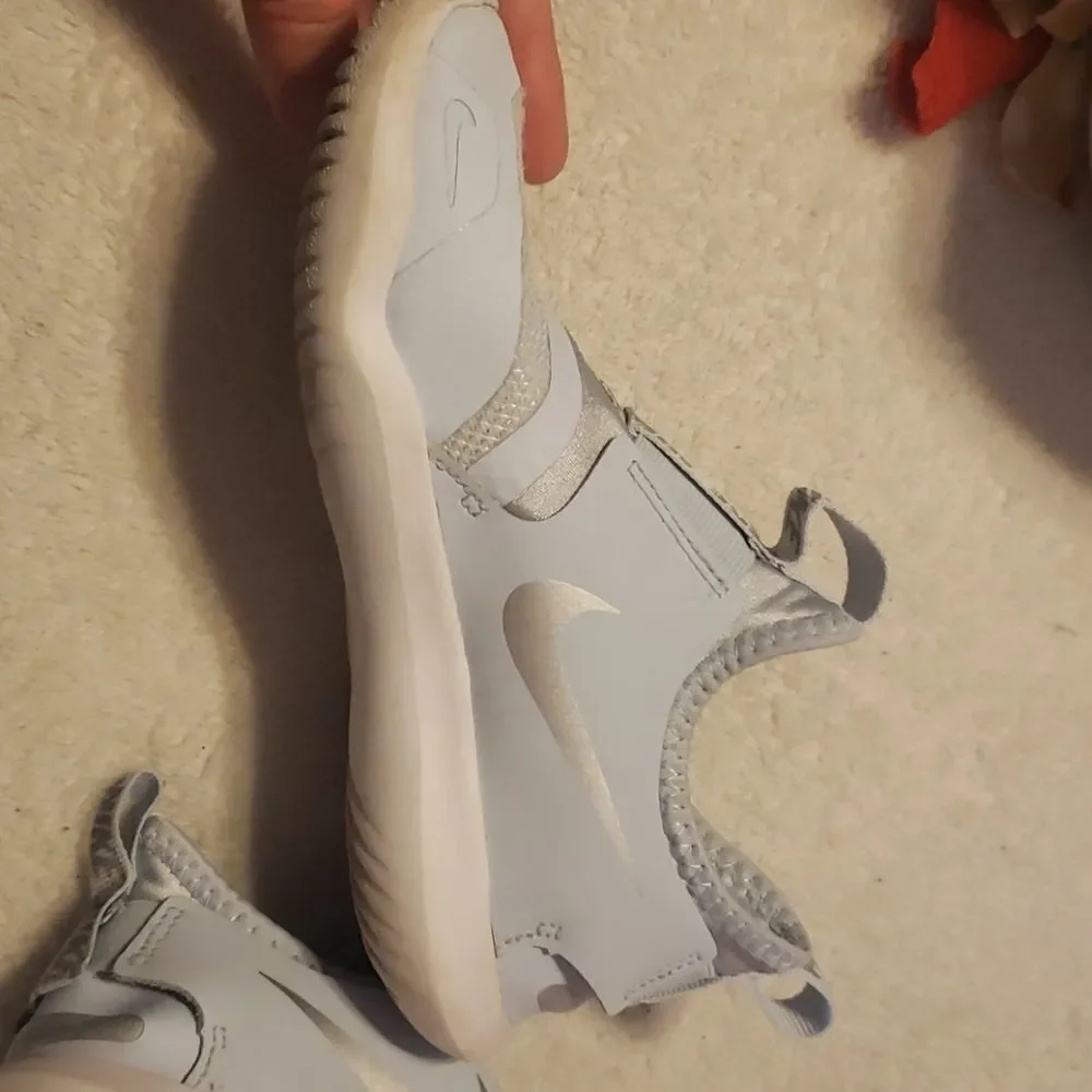 𝅺Nike Baby Blue Flexrunner Youth Size 1‎
