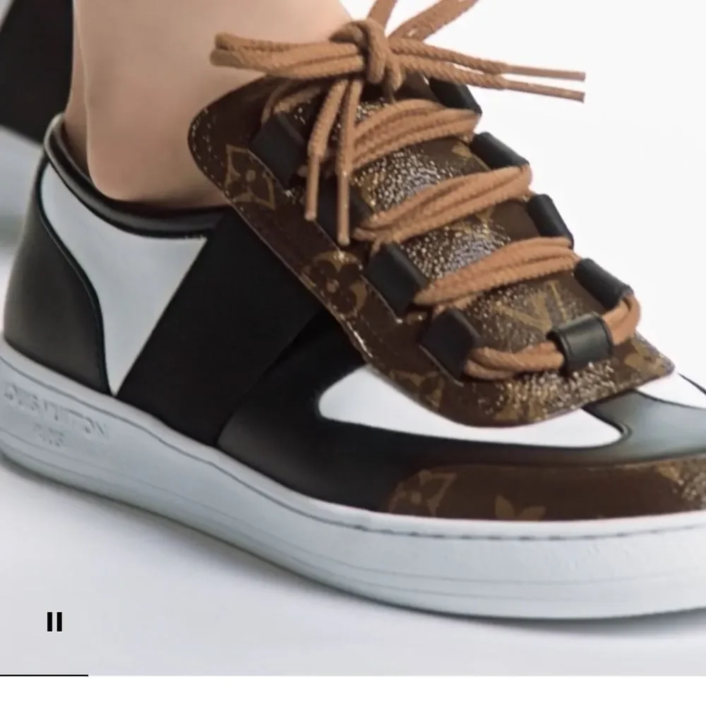 Louis Vuitton features step
