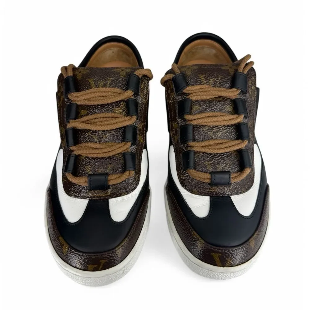Louis Vuitton features step