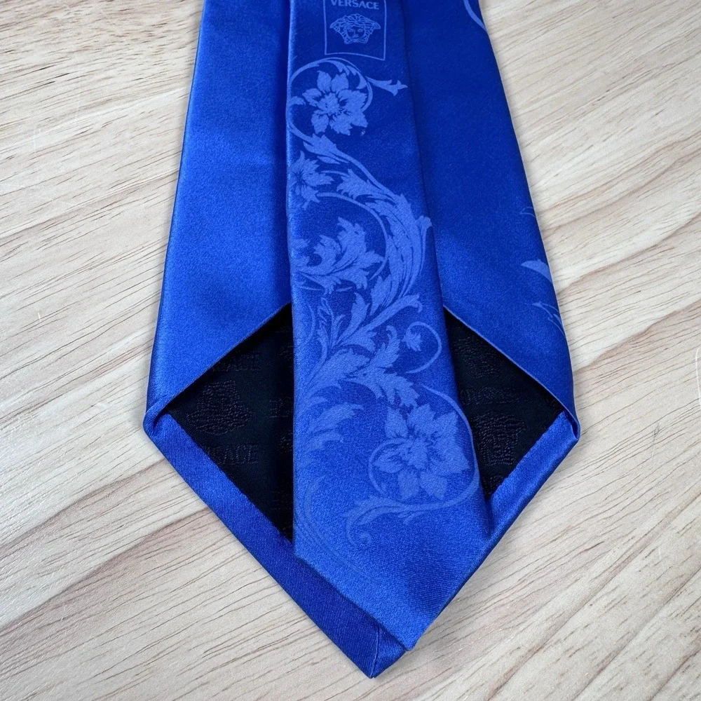 Gianni Versace excellent pre