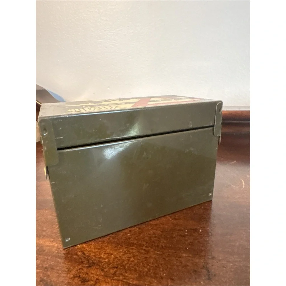The Unbranded Brand vtg 1858