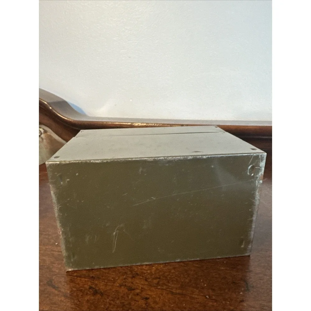 The Unbranded Brand vtg 1858