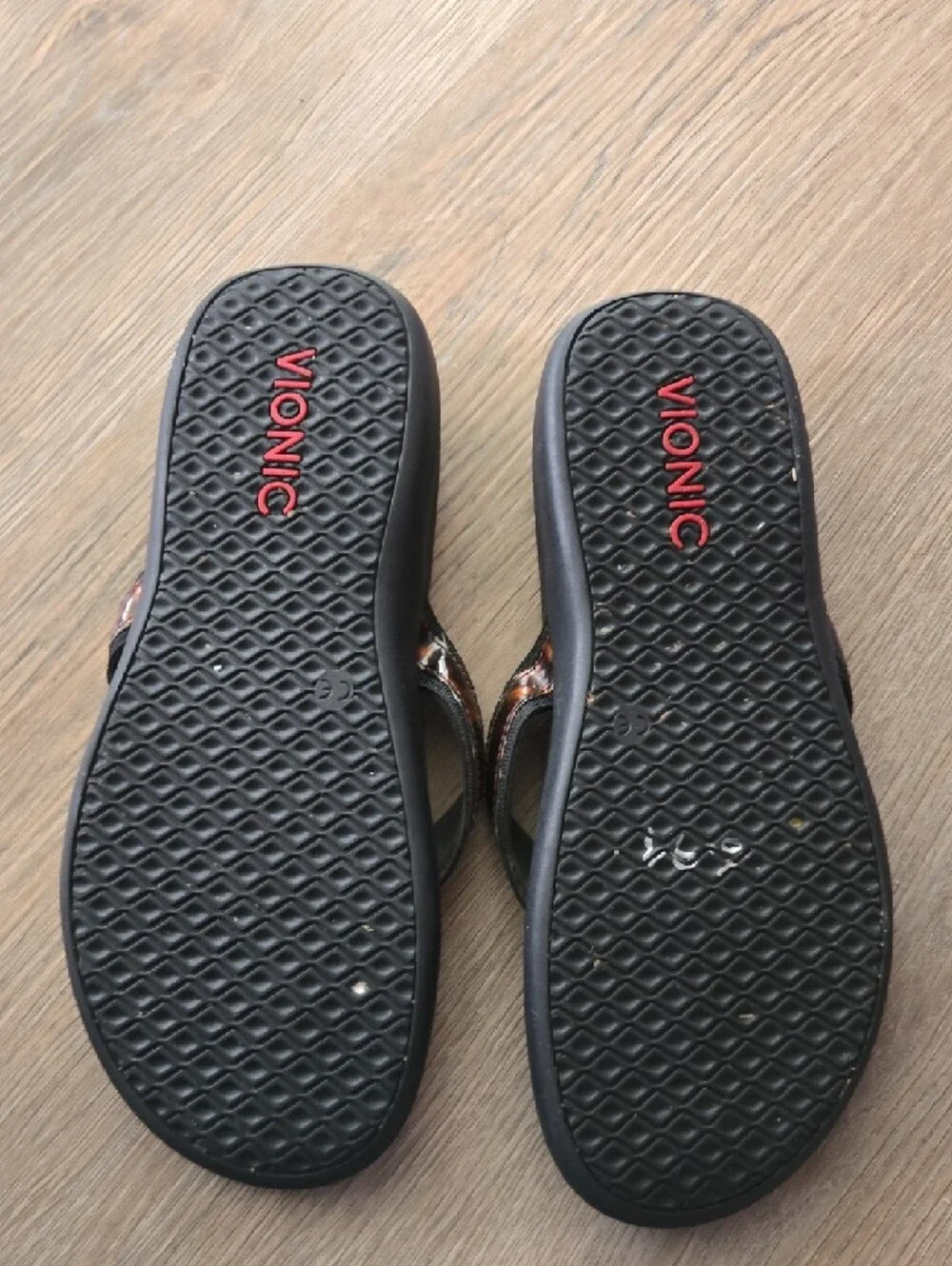 Vionic sleek flip