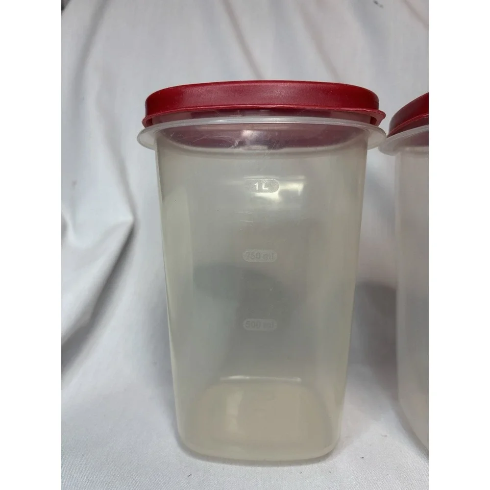 Rubbermaid storage container