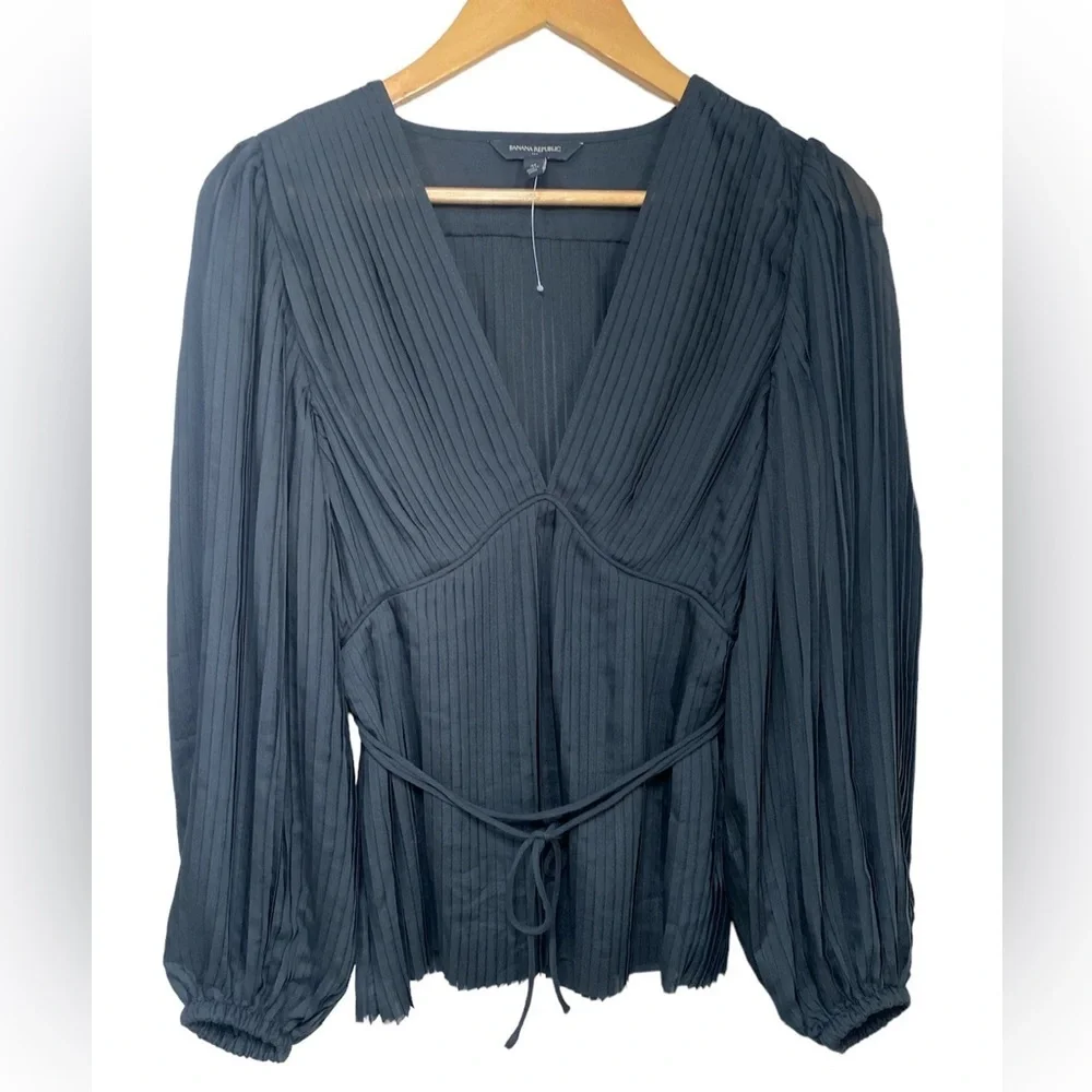 Banana Republic lower neck