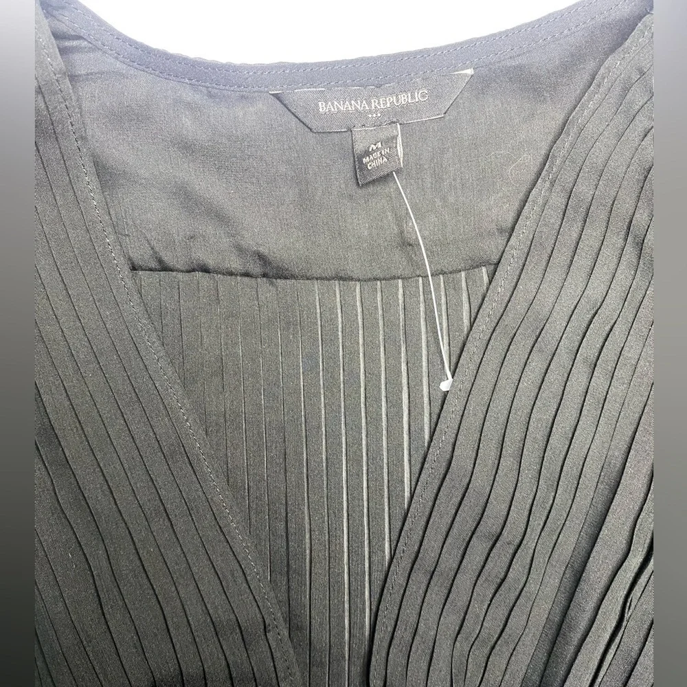 Banana Republic lower neck