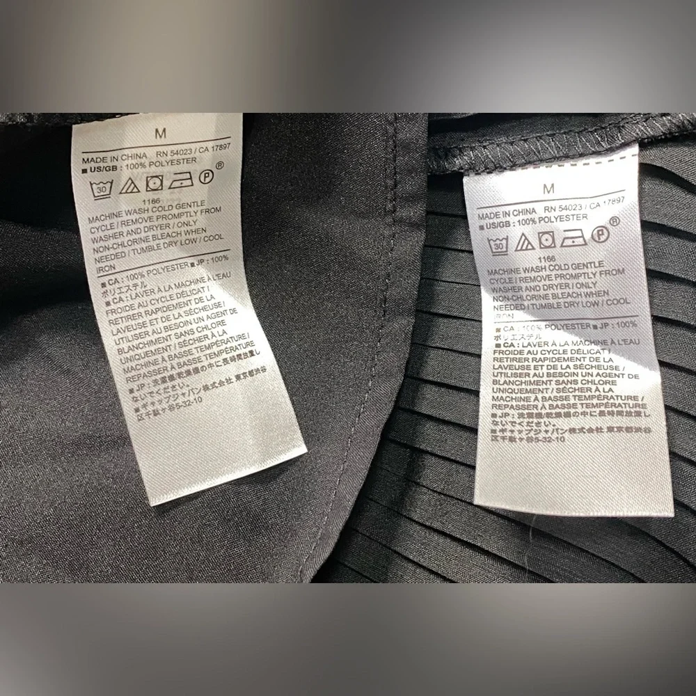 Banana Republic lower neck