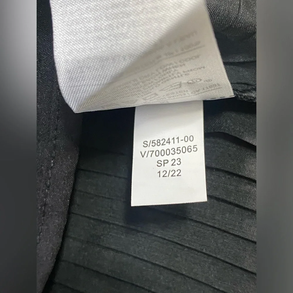 Banana Republic lower neck