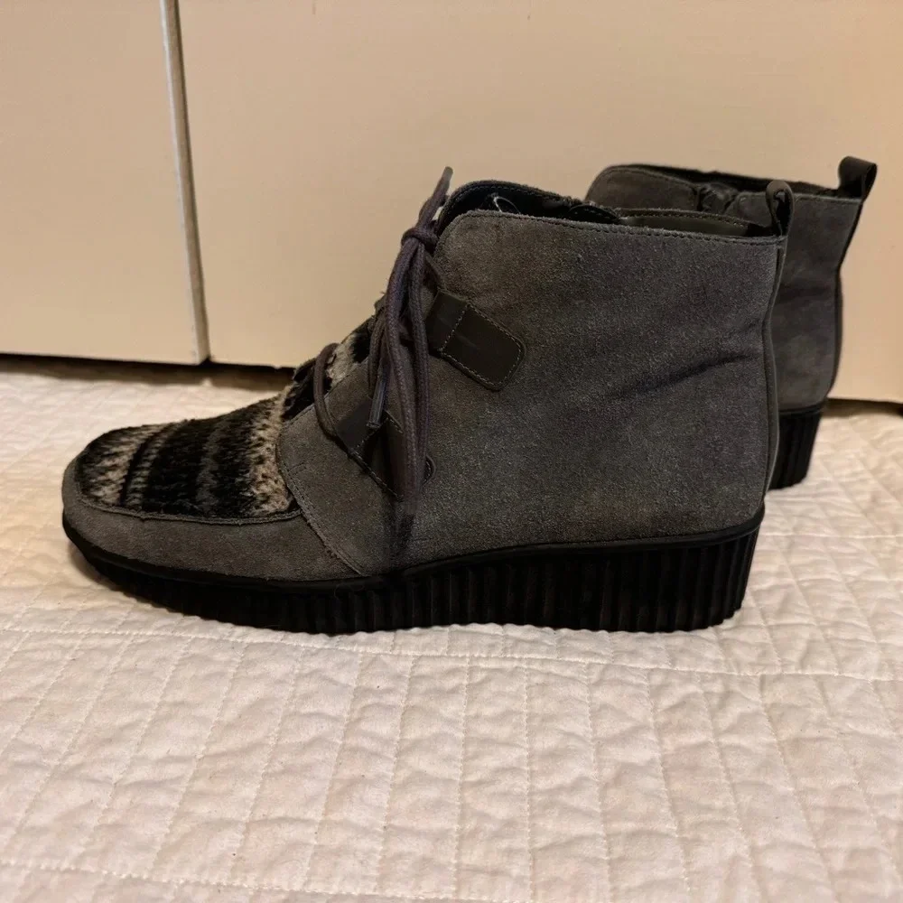 AEROSOLES umpire wedge