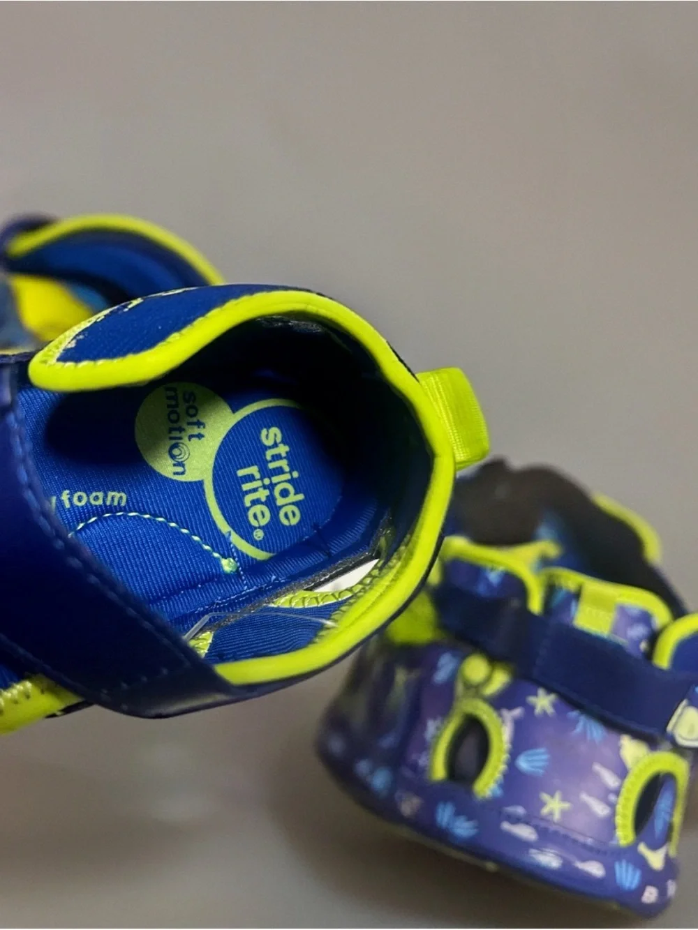 Stride Rite lightweight water