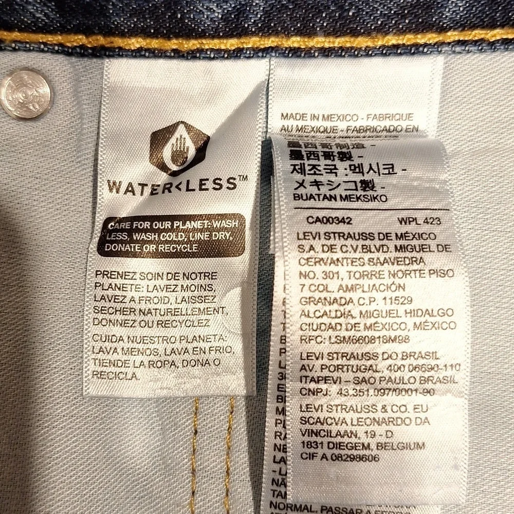 Levis waist 48