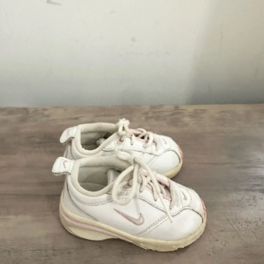 Nike sneakers y2k