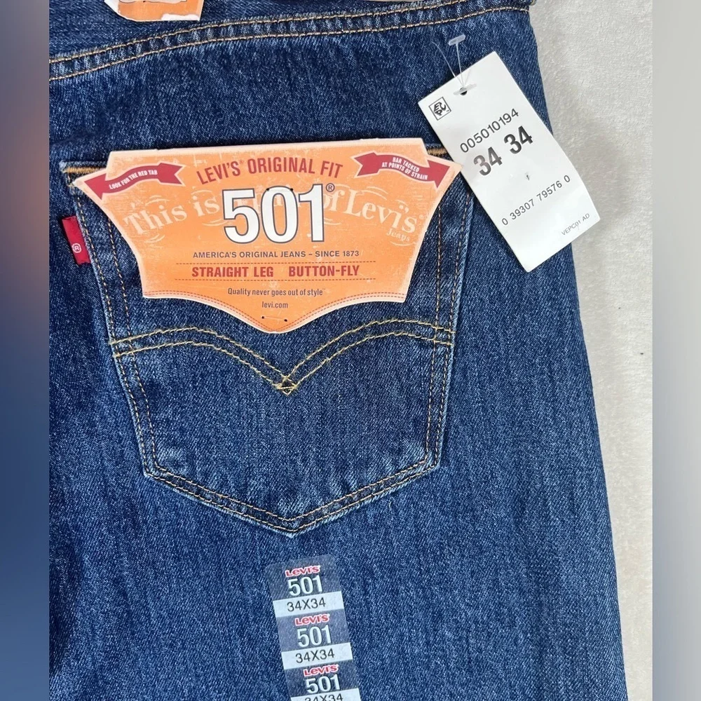 Levis timeless straight