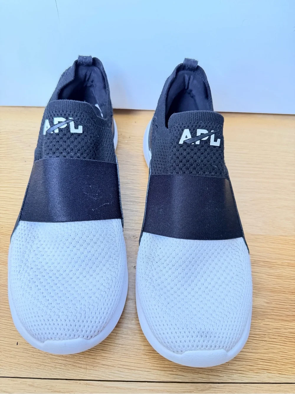 APL Slip-On Knit Sneakers in Black and White Women’s 8.5 Great Condition