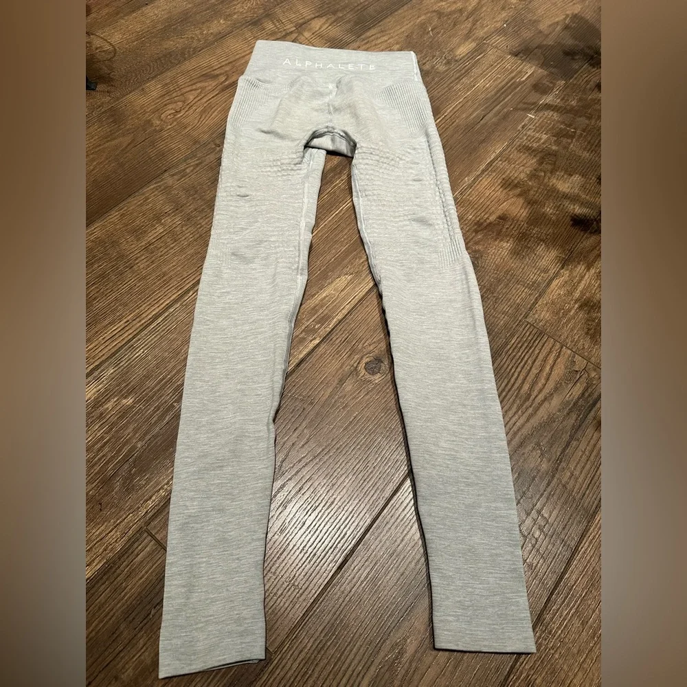 Alphalete halo grey