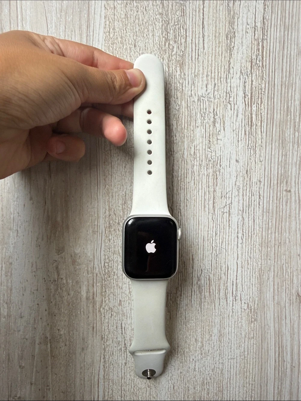 Apple smartwatch white