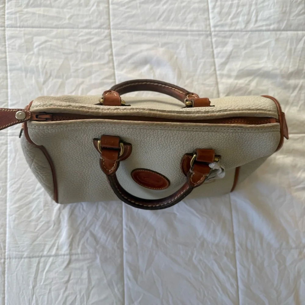 Dooney & Bourke discover elegance