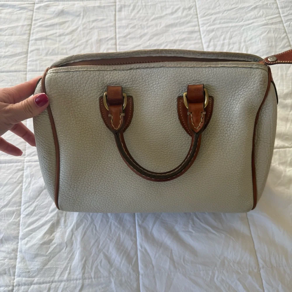 Dooney & Bourke discover elegance