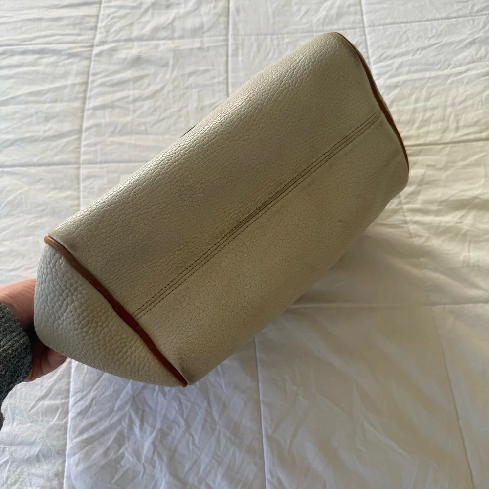 Dooney & Bourke discover elegance