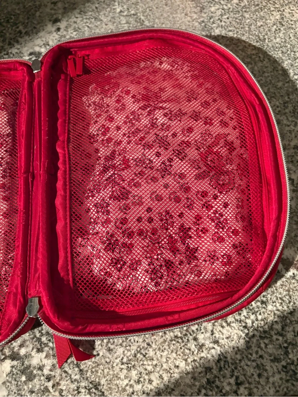 Vera Bradley shade cardinal