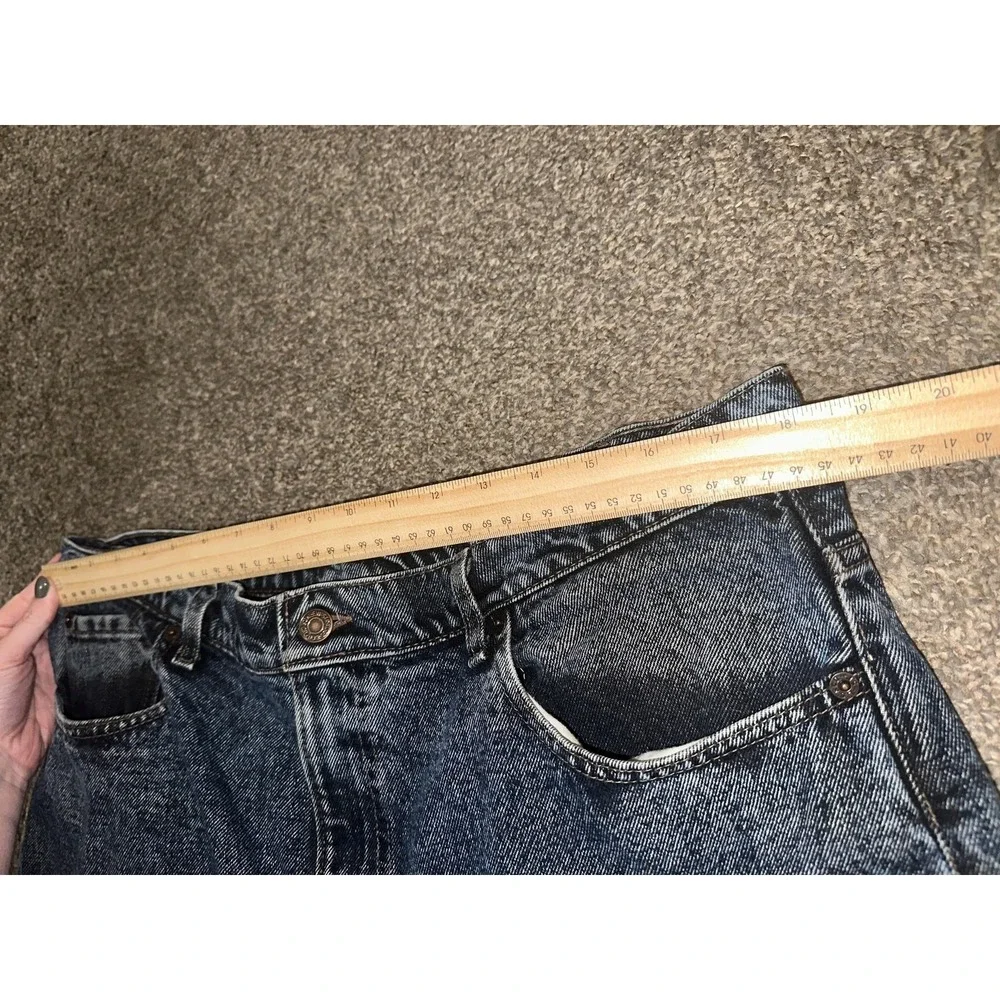 Levis present levi