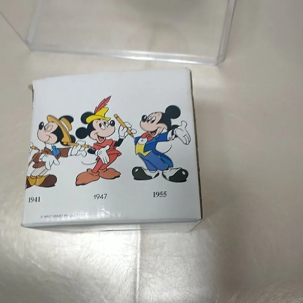 Applause disney 1986