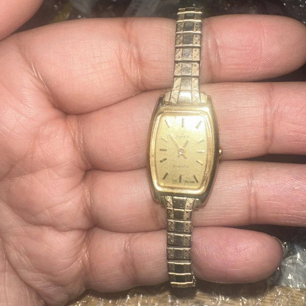 Works Timex Q Quartz Gold Tone Ladies Vintage 1980s Watch England Dial 17mm 6.5