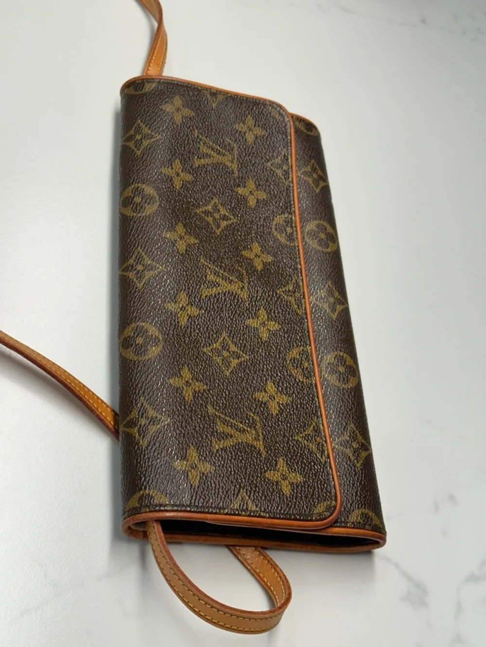 Louis Vuitton Monogram Shoulder/Crossbody Pouchette in Classic LV Monogram