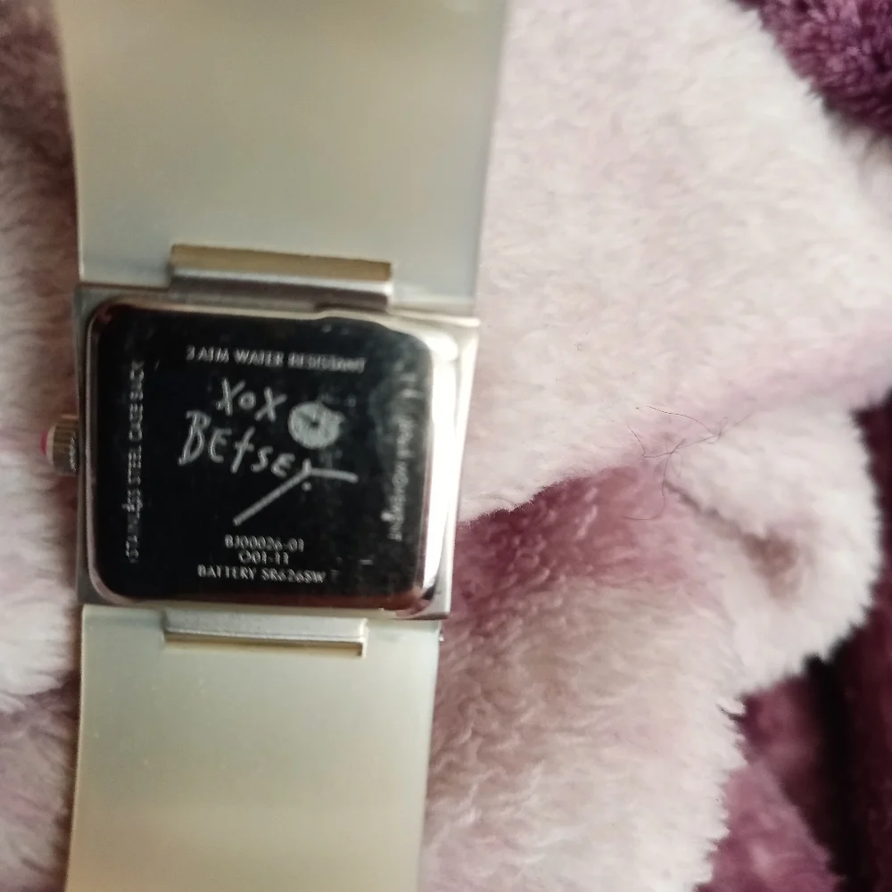 Betsey Johnson square face