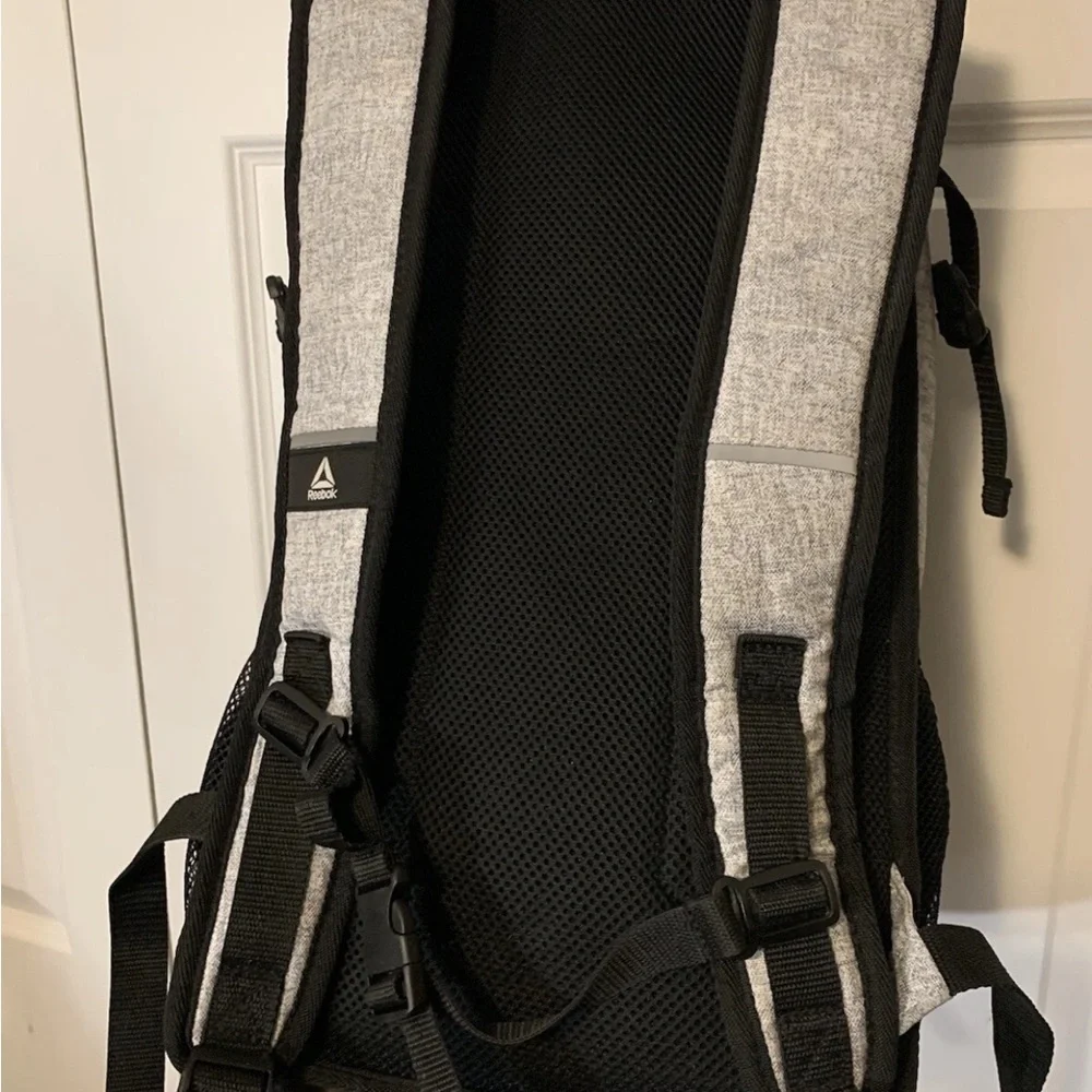 Reebok Light Gray‎ Men's Backpack 19.5” adult Roman laptop