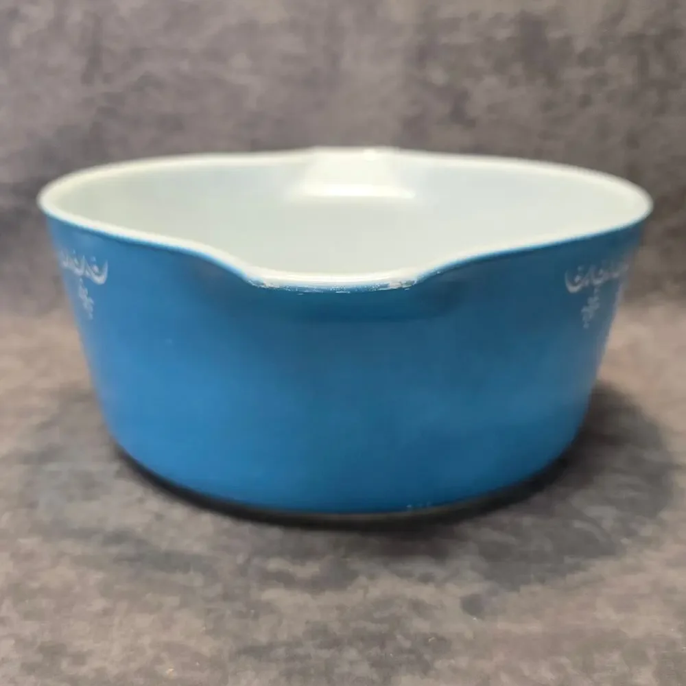Pyrex vintage blue