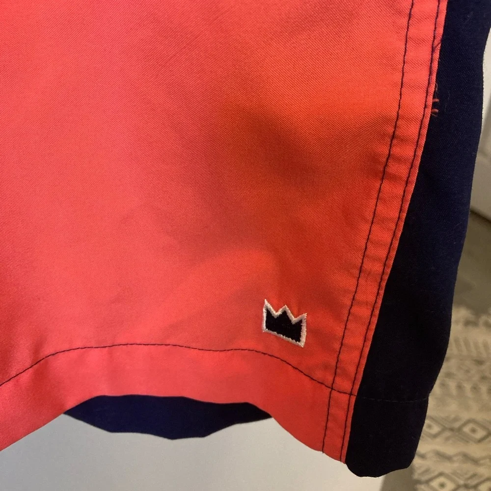 crown & ivy back logo hem