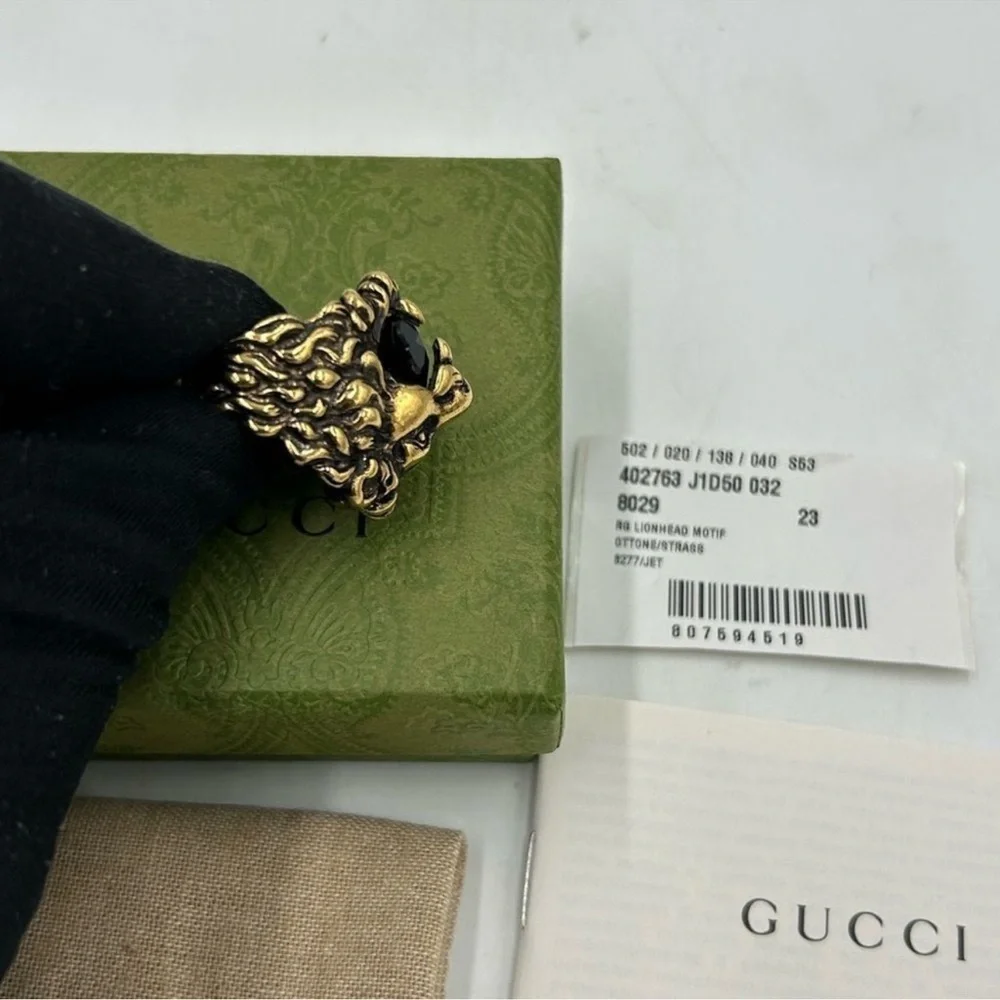 Men’s Gucci iconic Lionhead ring size 10 made in Italy. Black Stone.