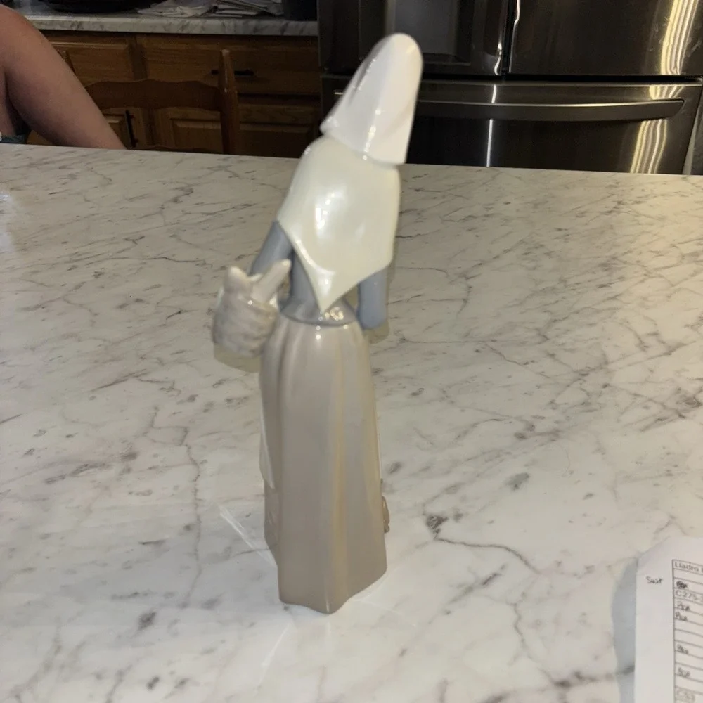 N/A lladro figurine