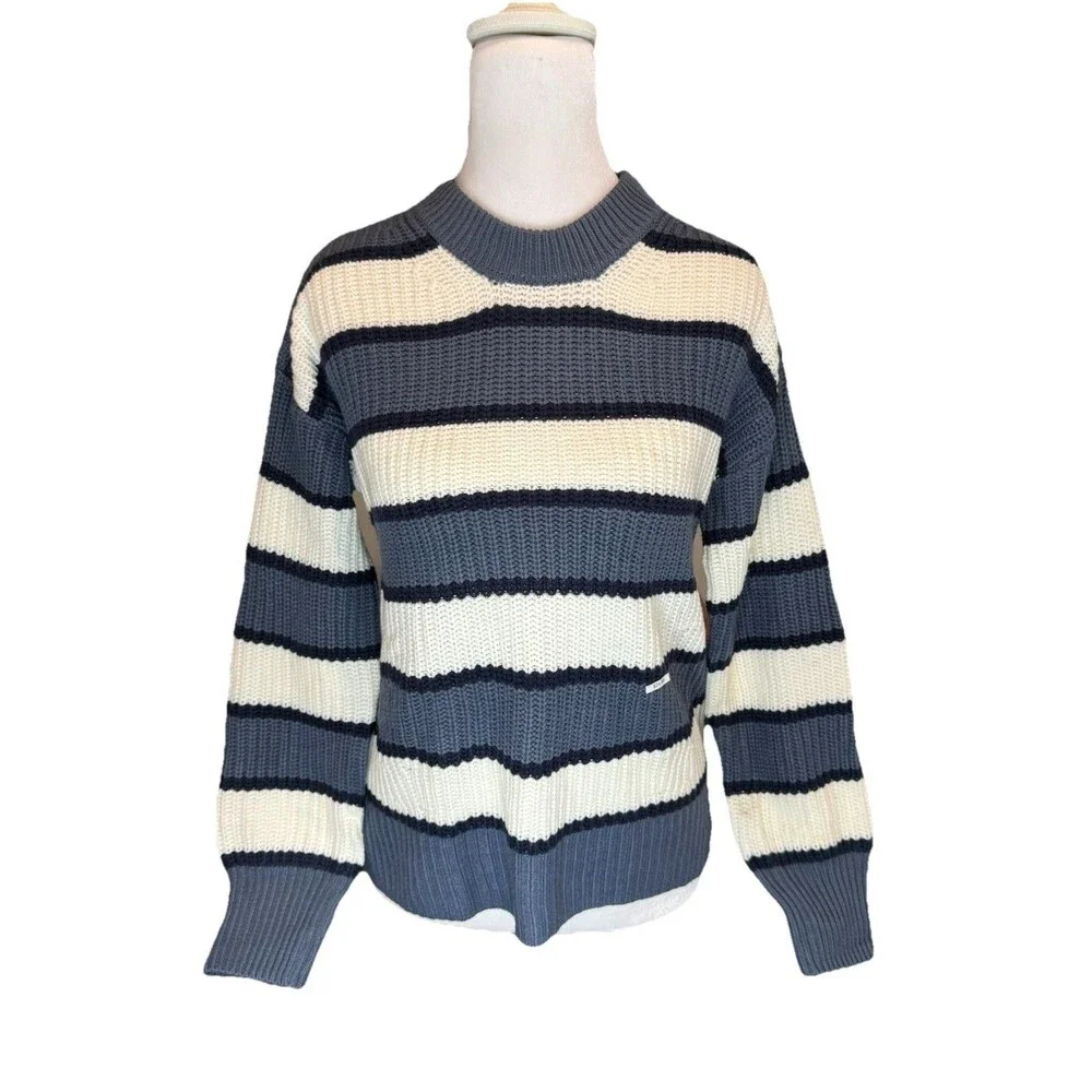 SO features crewneck