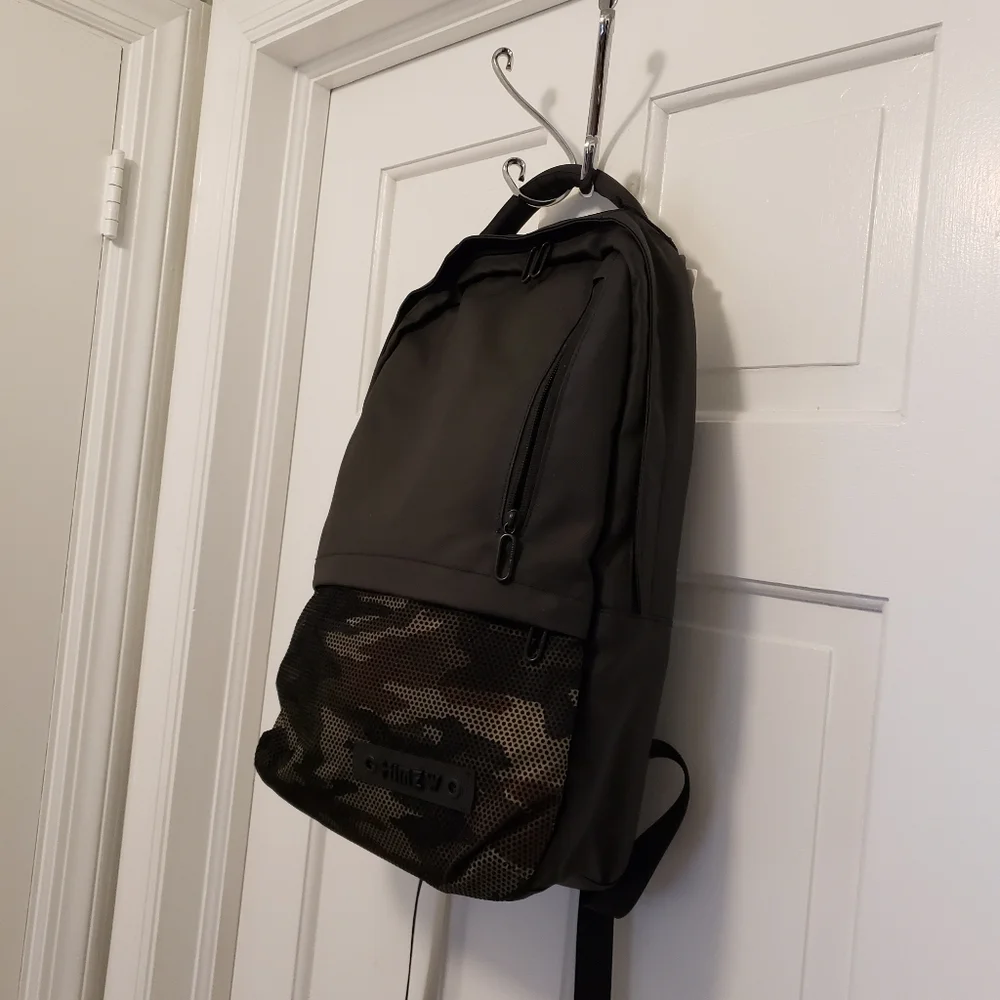 NWT Himz Warrior Camoprint Unisex Backpack/Laptop Bag, School, Work, Gym