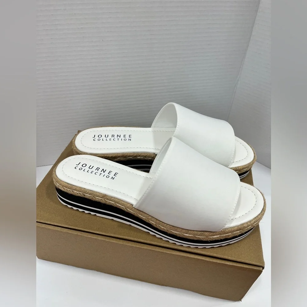 Journee Collection open sole technology