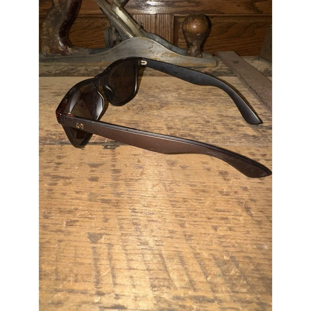 N/A brown polarized