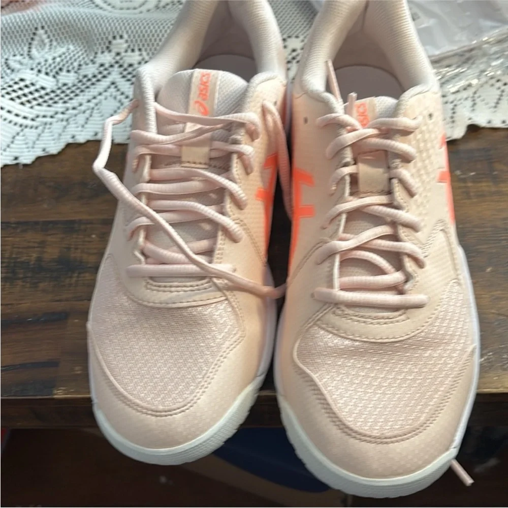 Asics women low