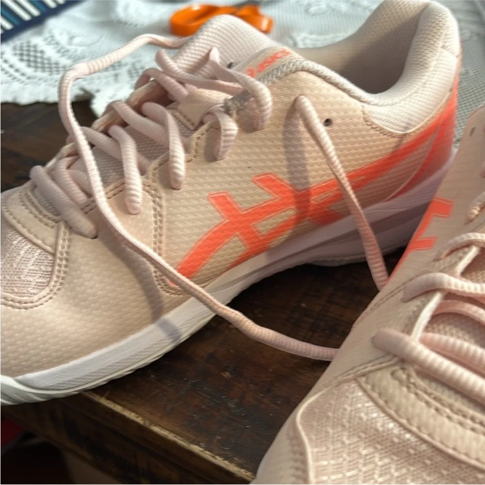 Asics women low